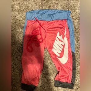 NIKE CAPRIS